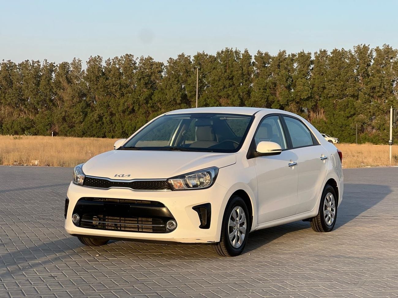 2023 Kia Pegas EX, weiß, 81.000 km, Import VAE — Foto 1