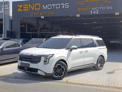 2025 Kia Carnival EX DLX, weiß, 8.000 km, Import VAE — Foto 2 z 16