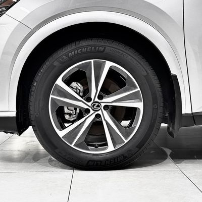 2025 Lexus RX350h PREMIER, silber, 6.150 km, Import VAE — Foto 16 z 16