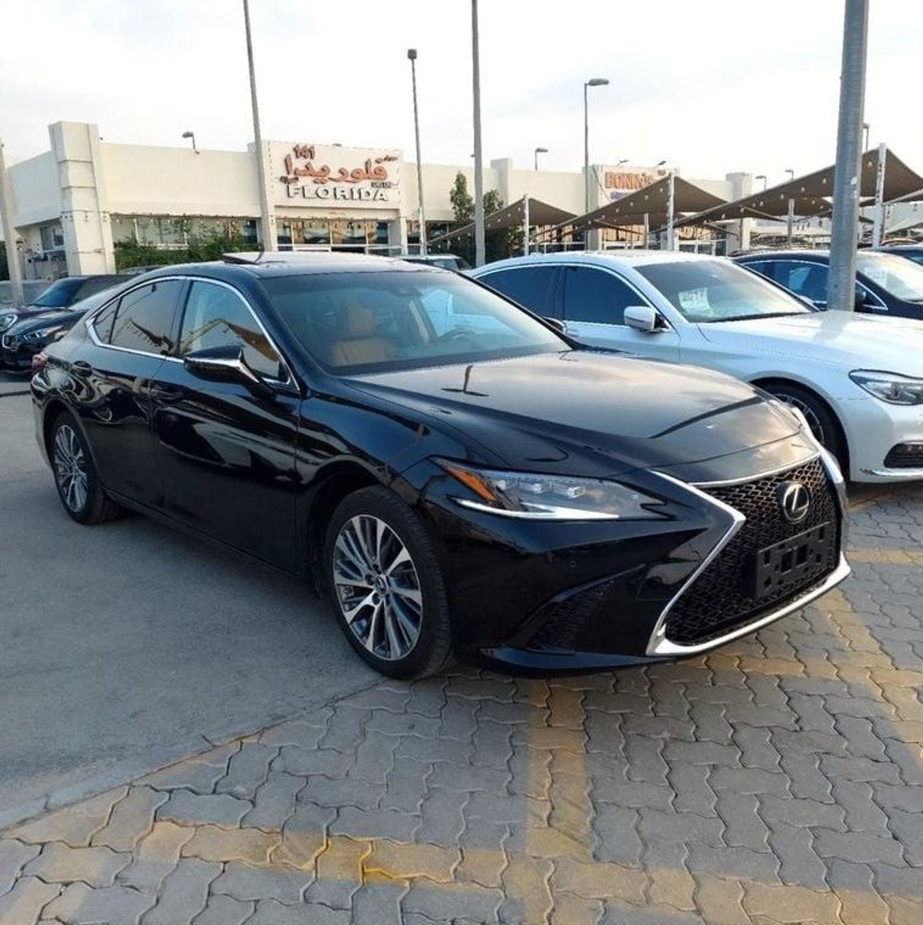 2020 Lexus ES350 PLATINUM, schwarz, 57.000 km, Import VAE — Foto 1