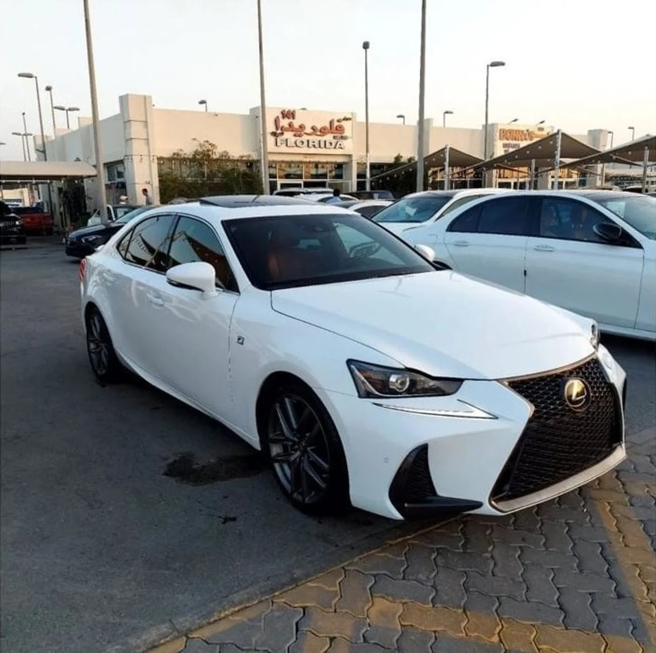 2019 Lexus IS300 PREMIER, weiß, 88.000 km, Import VAE — Foto 1