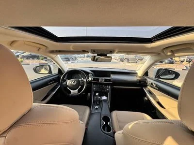 2019 Lexus IS300 PREMIER, weiß, 67.600 km, Import VAE — Foto 7 z 16