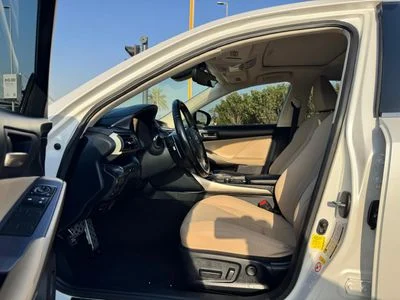 2019 Lexus IS300 PREMIER, weiß, 67.600 km, Import VAE — Foto 9 z 16