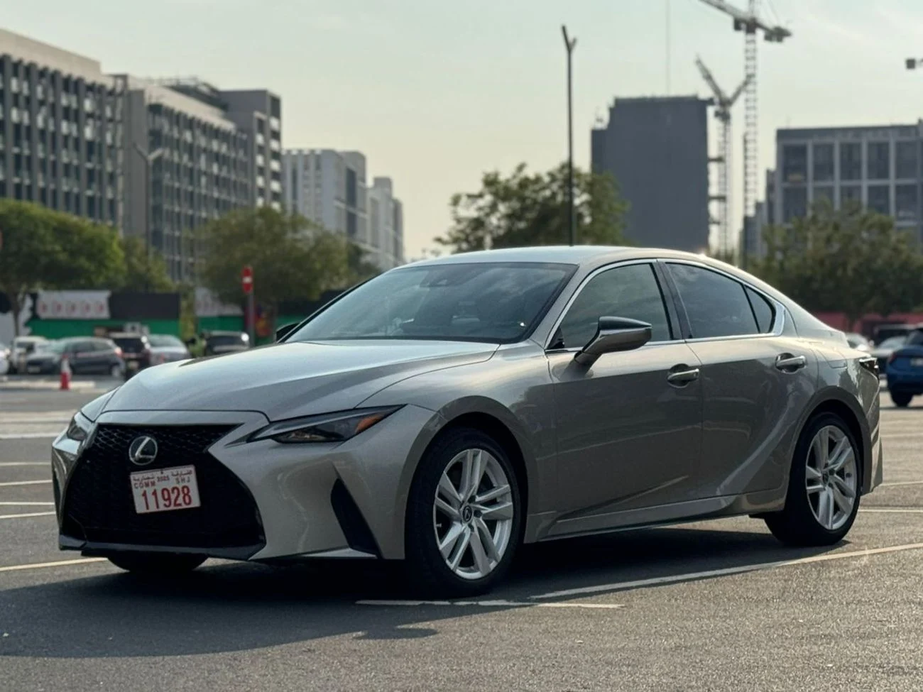 2022 Lexus IS300 AWD, silber, 66.690 km, Import VAE — Foto 1