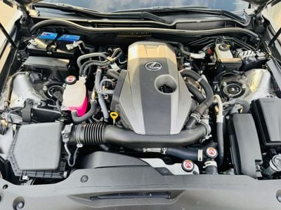 2022 Lexus IS300 AWD, silber, 66.690 km, Import VAE — Foto 8 z 9