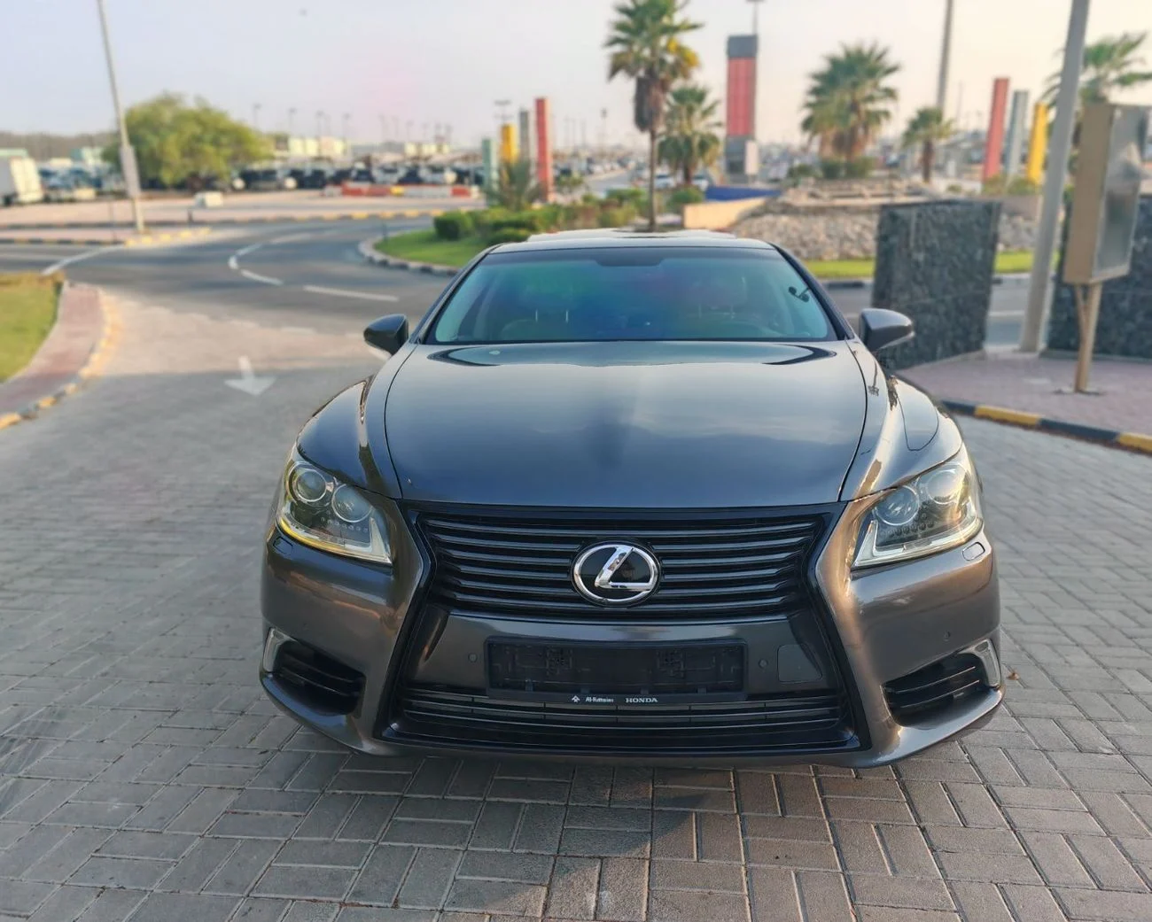 2013 Lexus LS460 PREMIER LWB, grau, 175.458 km, Import VAE — Foto 1