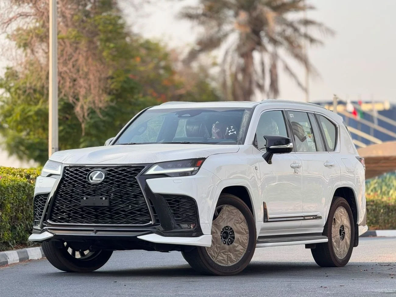 2026 Lexus LX700h F SPORT, weiß, 0 km, Import VAE — Foto 1