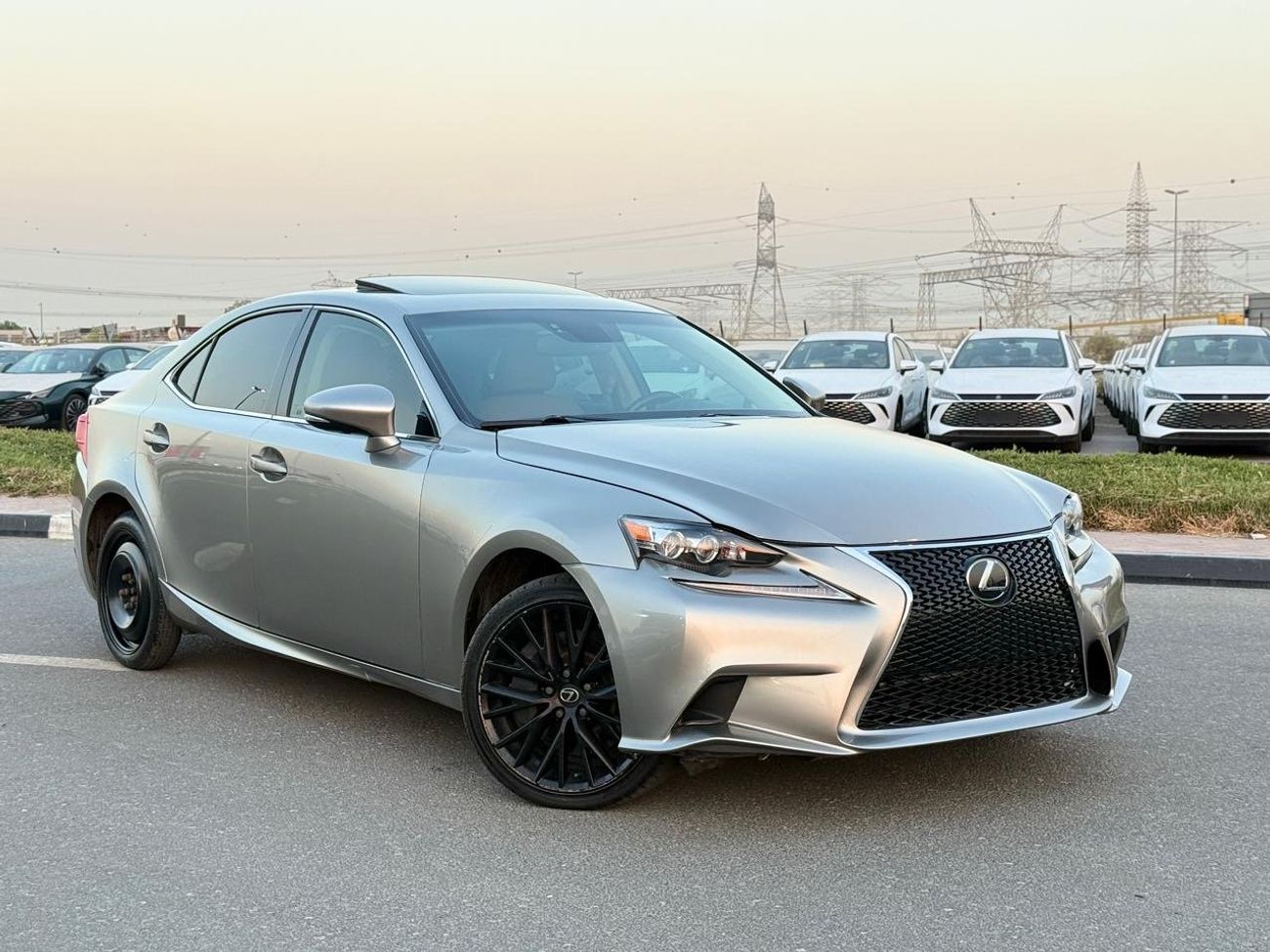 2016 Lexus IS300 AWD, silber, 179.456 km, Import VAE — Foto 1