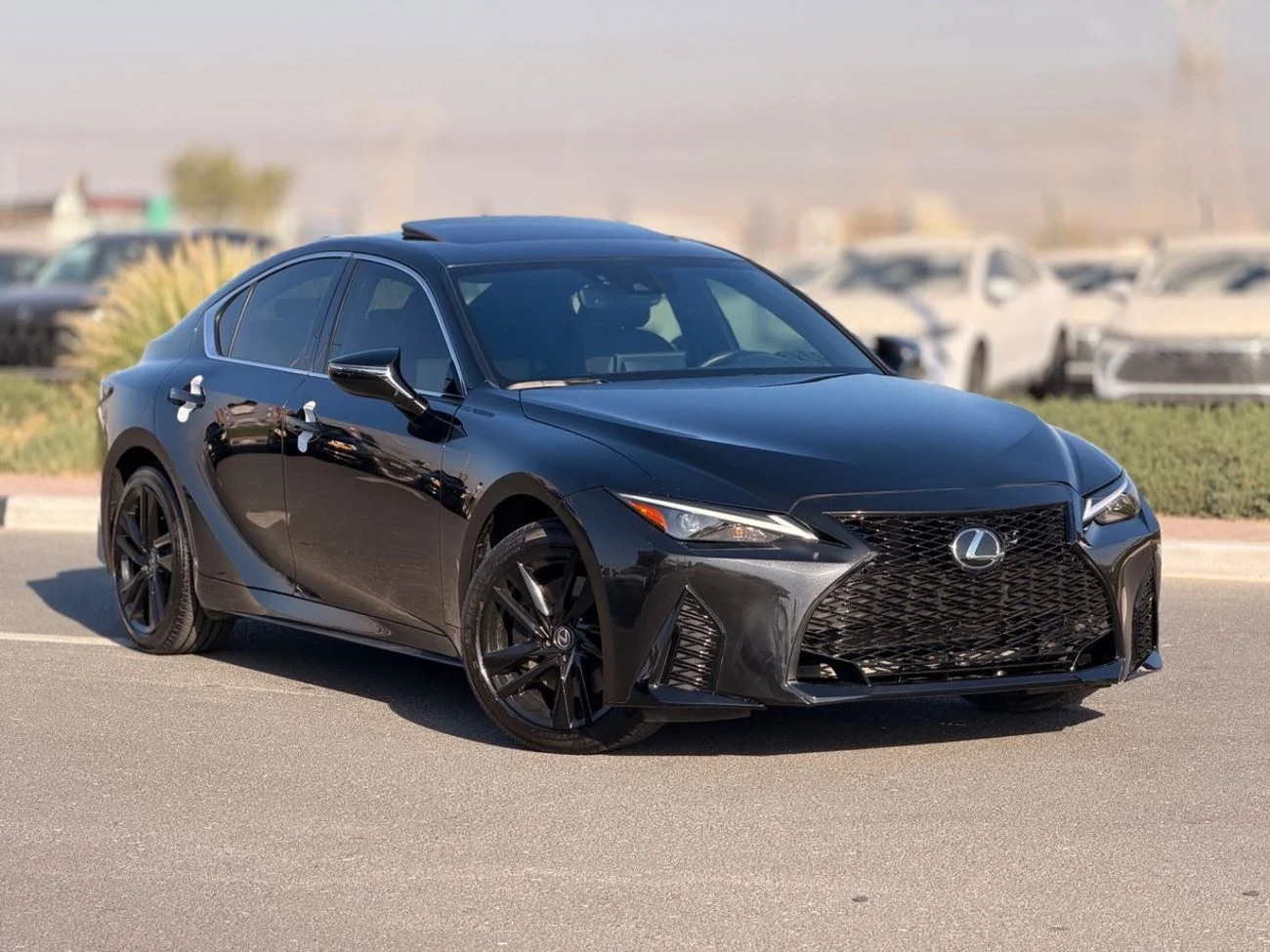 2024 Lexus IS300, schwarz, 47.416 km, Import VAE — Foto 1