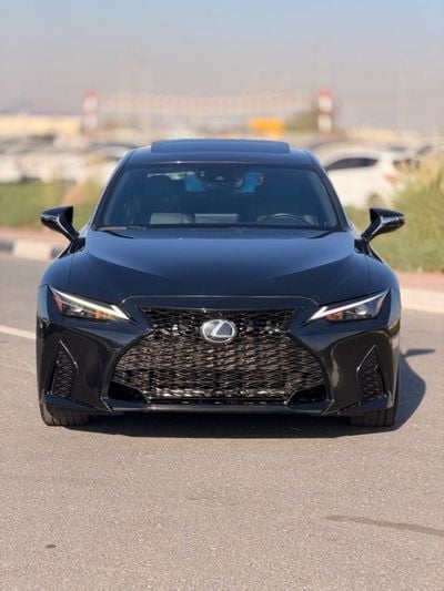 2024 Lexus IS300, schwarz, 47.416 km, Import VAE — Foto 2 z 16