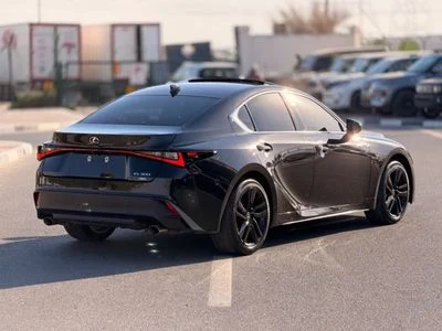 2024 Lexus IS300, schwarz, 47.416 km, Import VAE — Foto 3 z 16