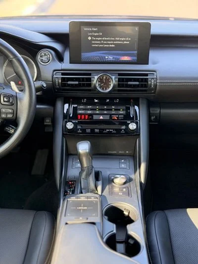 2024 Lexus IS300, schwarz, 47.416 km, Import VAE — Foto 9 z 16