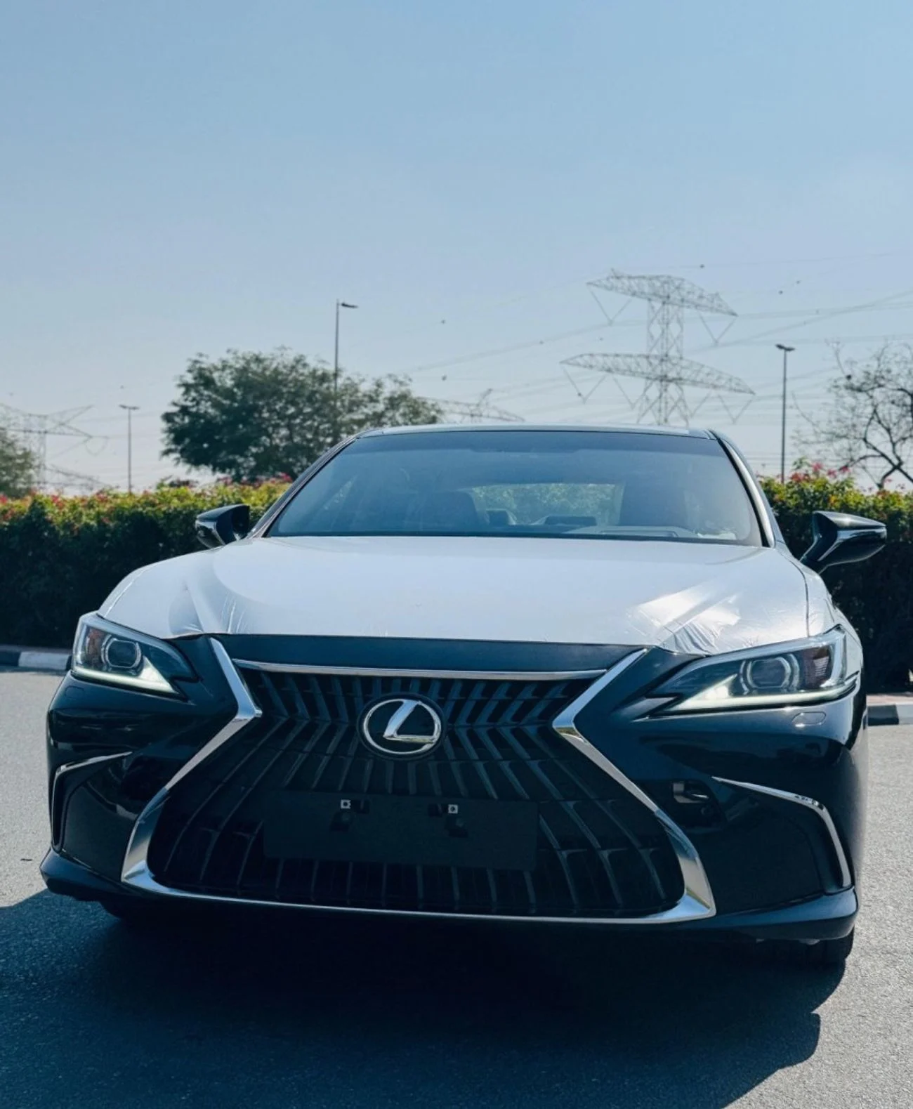 2025 Lexus ES300, weiß, 0 km, Import VAE — Foto 1
