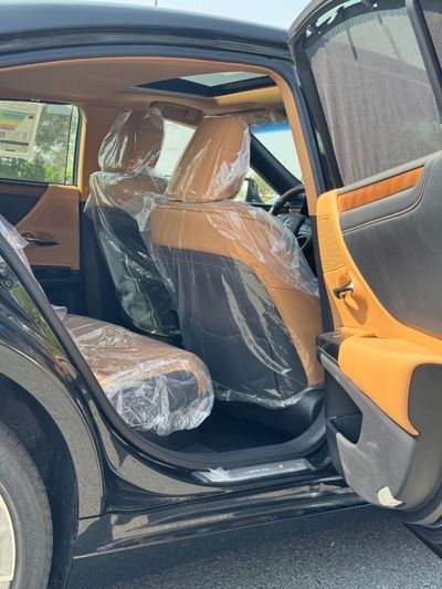 2025 Lexus ES300, weiß, 0 km, Import VAE — Foto 11 z 18