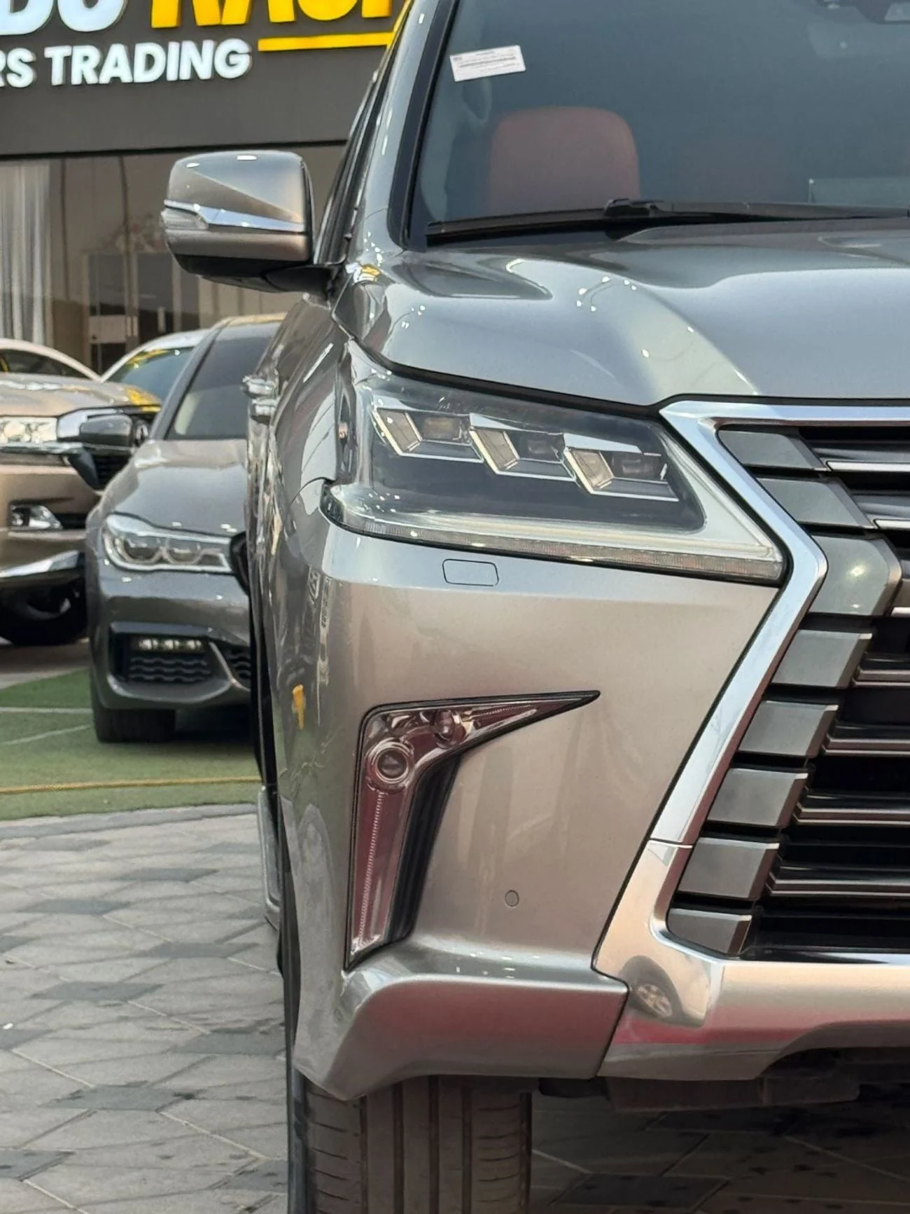 2017 Lexus LX570 PLATINUM, silber, 189.000 km, Import VAE — Foto 1