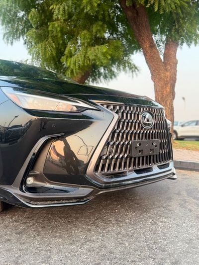 2026 Lexus NX350 PREMIER, schwarz, 0 km, Import VAE — Foto 3 z 17