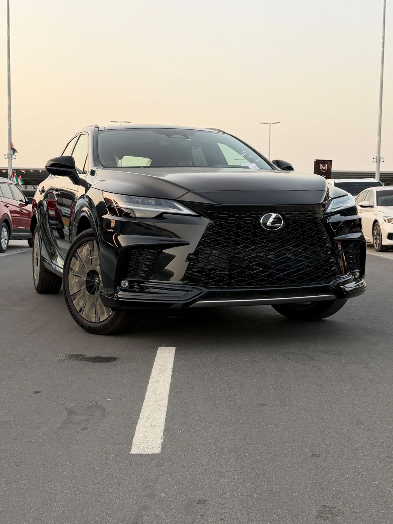 2026 Lexus RX500h F SPORT PERFORMANCE, schwarz, 0 km, Import VAE — Foto 1
