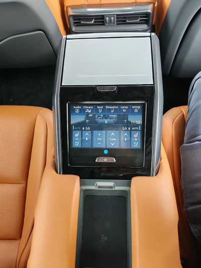 2026 Lexus LX700h, schwarz, 0 km, Import VAE — Foto 15 z 20