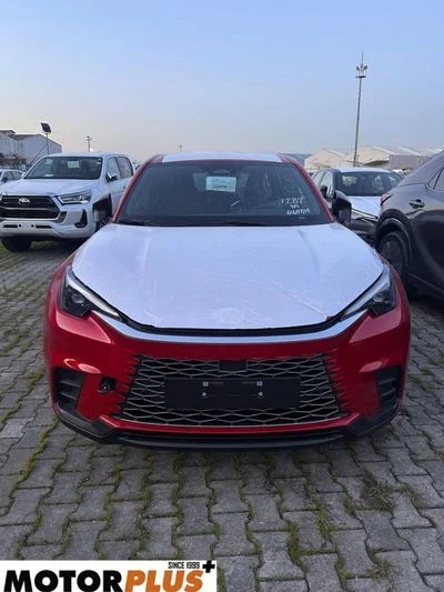 2026 Lexus LBX, rot, 0 km, Import VAE — Foto 2 z 6