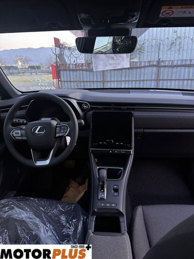 2026 Lexus LBX, rot, 0 km, Import VAE — Foto 5 z 6