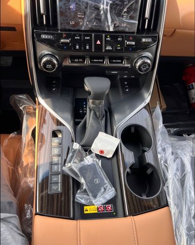 2026 Lexus LX600 PRESTIGE, schwarz, 0 km, Import VAE — Foto 13 z 21