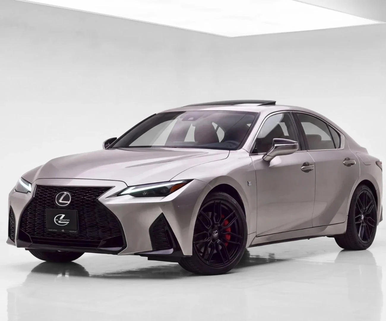 2021 Lexus IS300, Tan, 44.000 km, Import VAE — Foto 1 z 10 2021 Lexus IS300, Tan, 44.000 km, Import VAE — Foto 1 z 10
