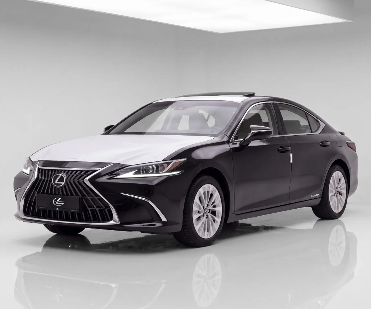 2025 Lexus ES300h PLATINUM, schwarz, 0 km, Import VAE — Foto 1