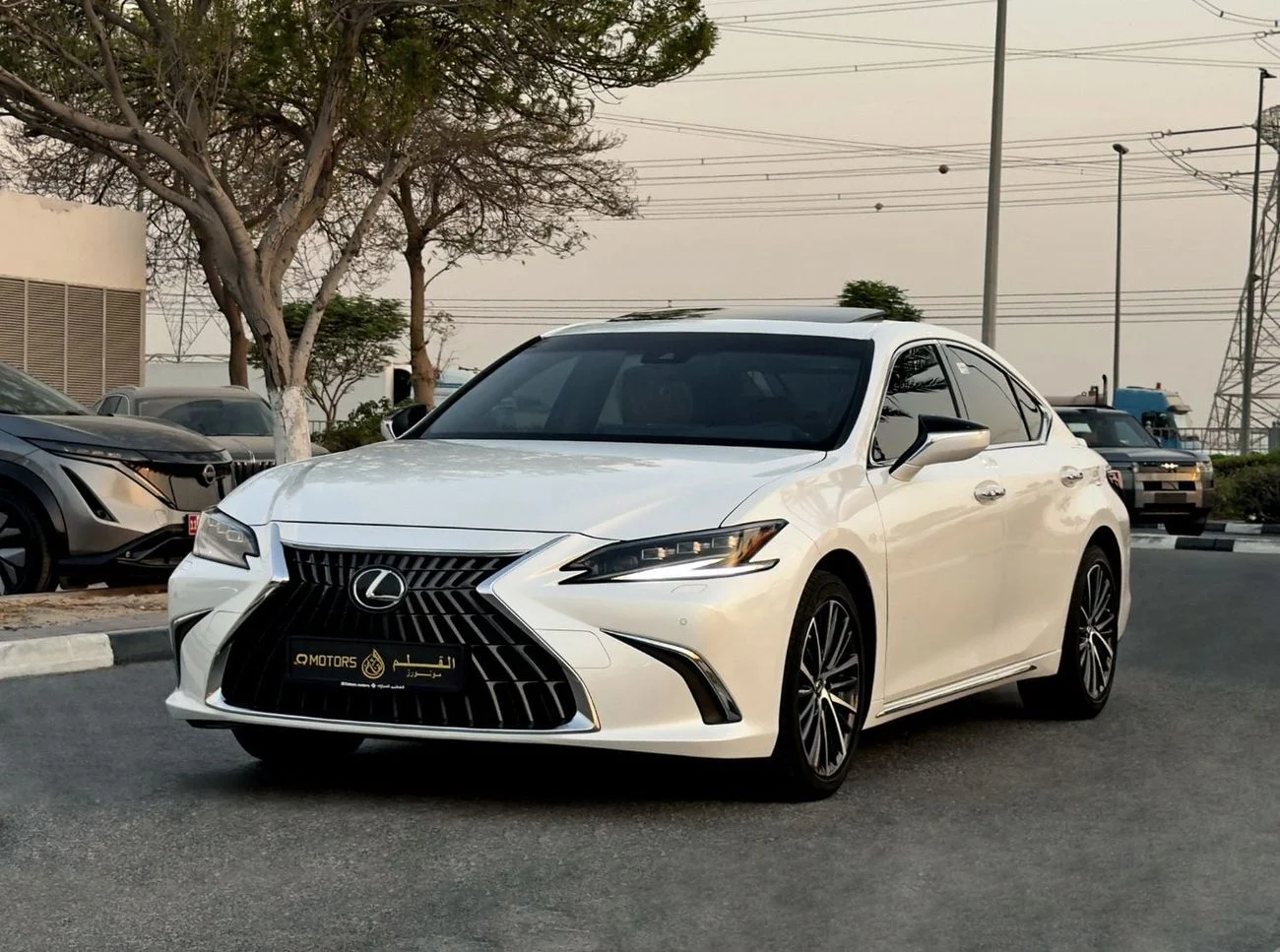 2025 Lexus ES350 PLATINUM, weiß, 16.000 km, Import VAE — Foto 1