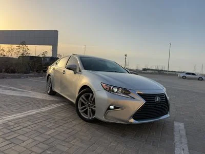 2016 Lexus ES350 PLATINUM, silber, 142.000 km, Import VAE — Foto 2 z 16