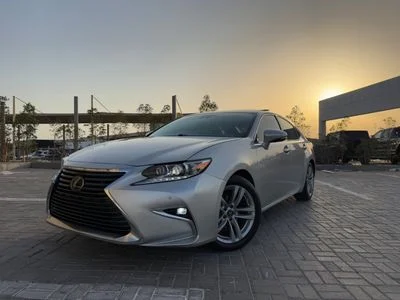 2016 Lexus ES350 PLATINUM, silber, 142.000 km, Import VAE — Foto 4 z 16