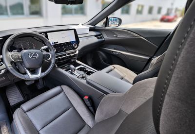 2026 Lexus RX350h PLATINUM, weiß, 0 km, Import VAE — Foto 4 z 12