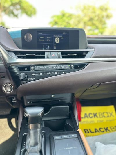 2019 Lexus ES350 PREMIER, schwarz, 93.000 km, Import VAE — Foto 10 z 13