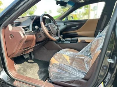 2019 Lexus ES350 PREMIER, schwarz, 93.000 km, Import VAE — Foto 8 z 13