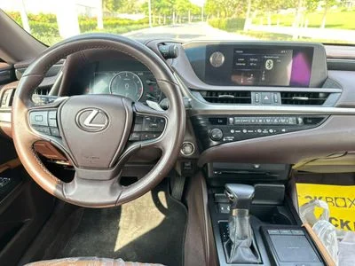 2019 Lexus ES350 PREMIER, schwarz, 93.000 km, Import VAE — Foto 9 z 13