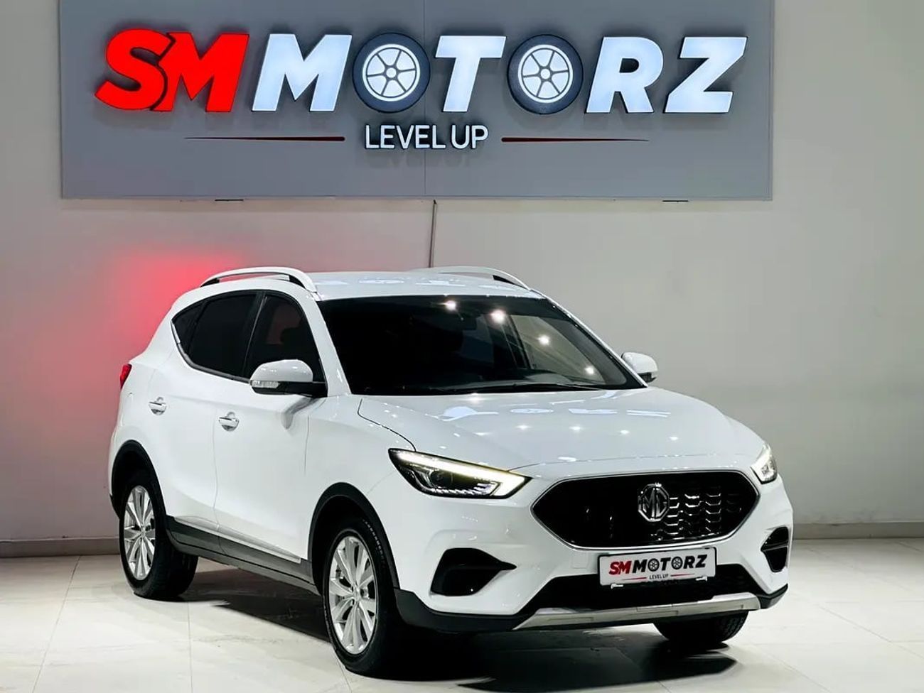 2024 Mg ZS EV COM, weiß, 32.000 km, Import VAE — Foto 1