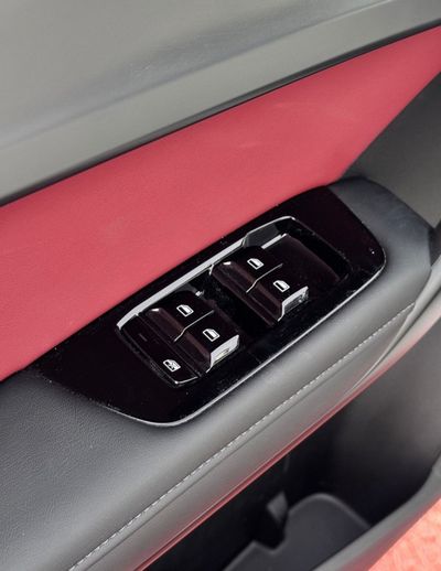 2026 Mg One LUX, weiß, 0 km, Import VAE — Foto 12 z 26