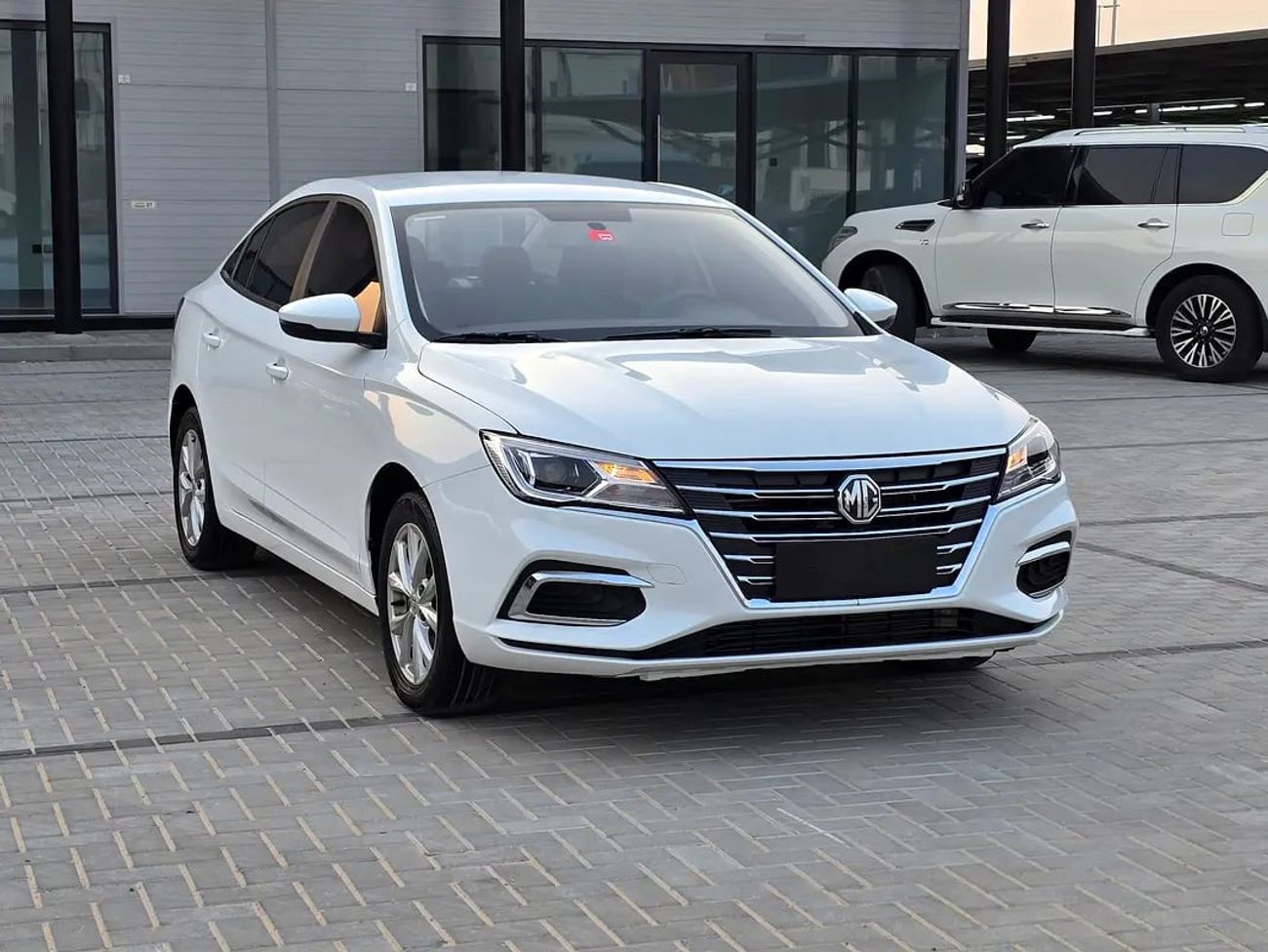 2022 Mg HS, weiß, 79.000 km, Import VAE — Foto 1