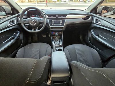 2022 Mg HS, weiß, 79.000 km, Import VAE — Foto 13 z 16