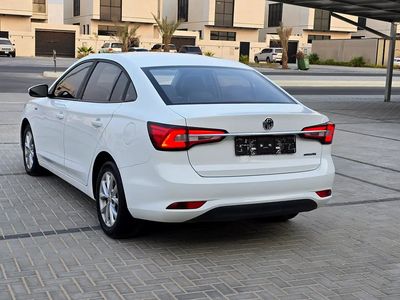 2022 Mg HS, weiß, 79.000 km, Import VAE — Foto 5 z 16