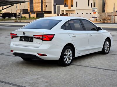 2022 Mg HS, weiß, 79.000 km, Import VAE — Foto 6 z 16
