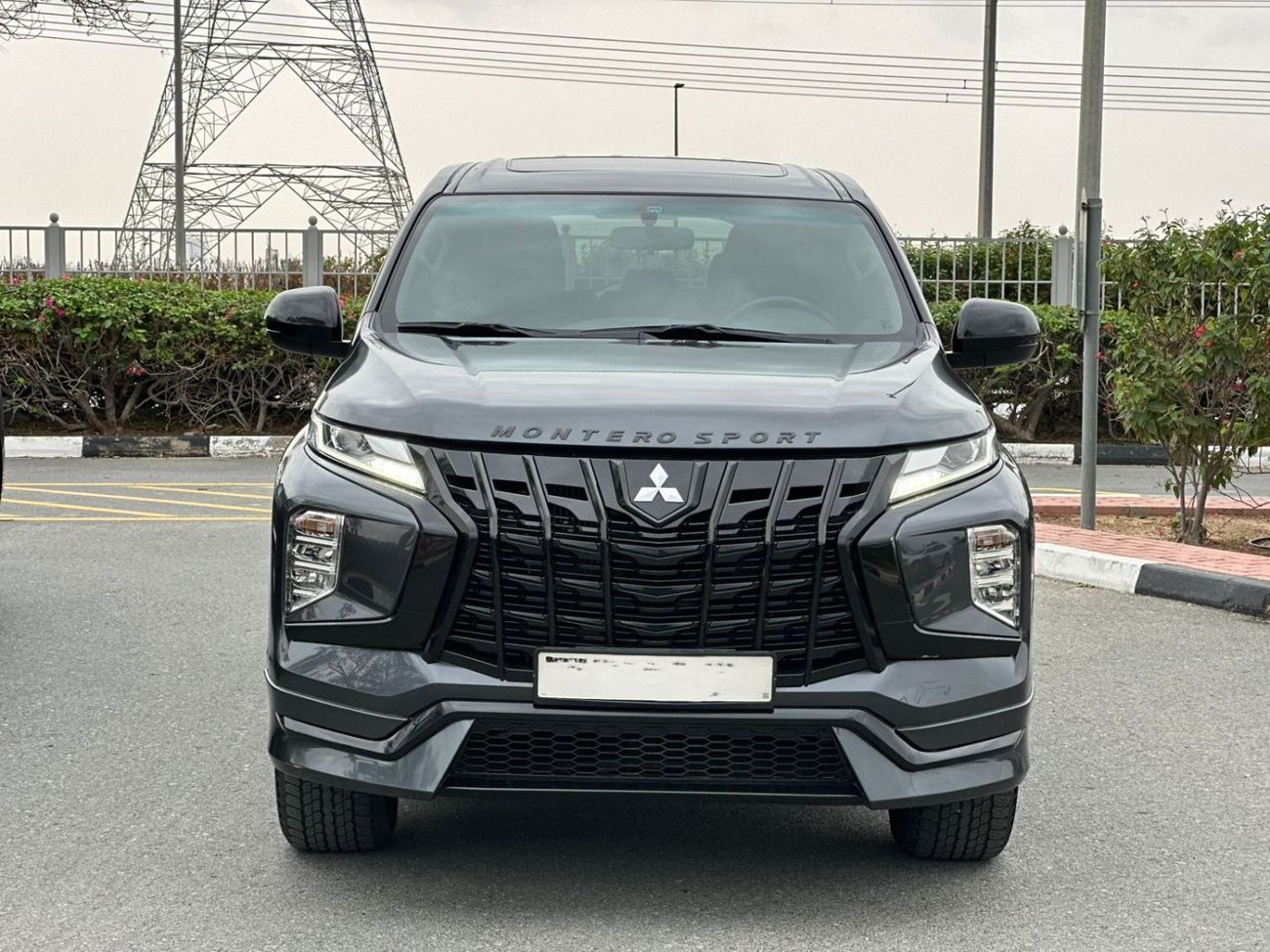 2022 Mitsubishi Montero Sport GLS PREMIUM SIGNATURE EDI, grau, 38.000 km, Import VAE — Foto 1