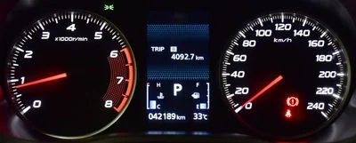 2025 Mitsubishi Eclipse Cross GLS MIDLINE, weiß, 42.000 km, Import VAE — Foto 13 z 16