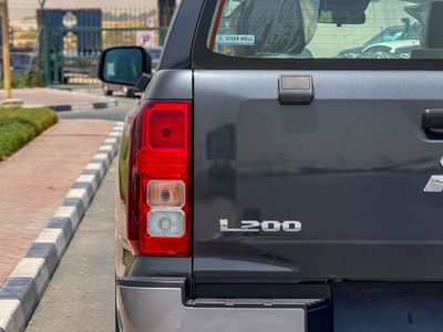 2027 Mitsubishi L200, grau, 0 km, Import VAE — Foto 7 z 30