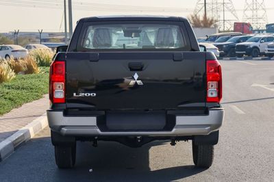 2027 Mitsubishi L200, schwarz, 0 km, Import VAE — Foto 4 z 27