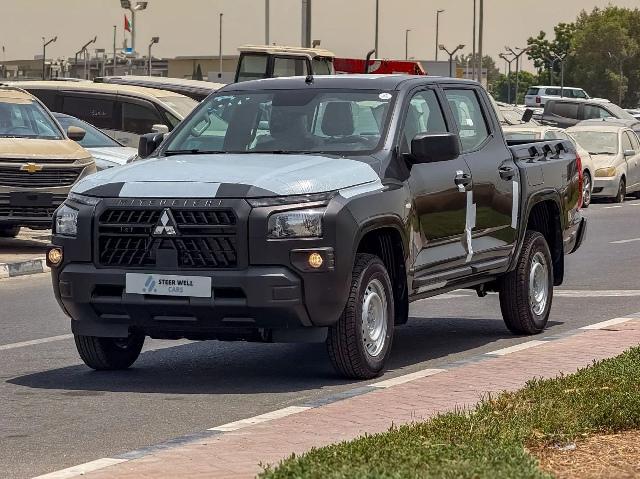 2027 Mitsubishi L200, grau, 0 km, Import VAE — Foto 1