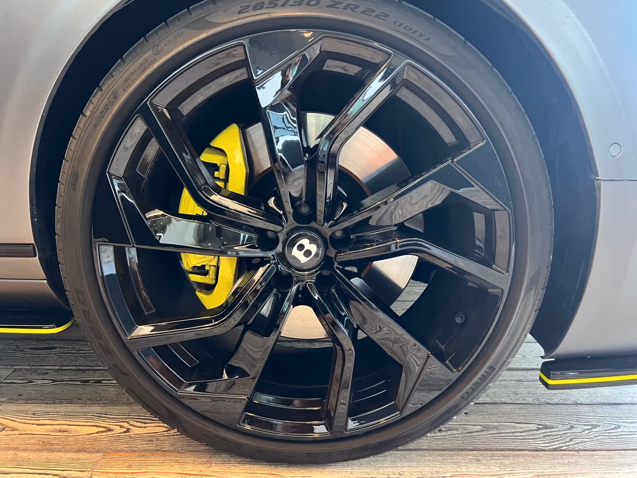 2024 Bentley, Italien — Foto 10 z 31