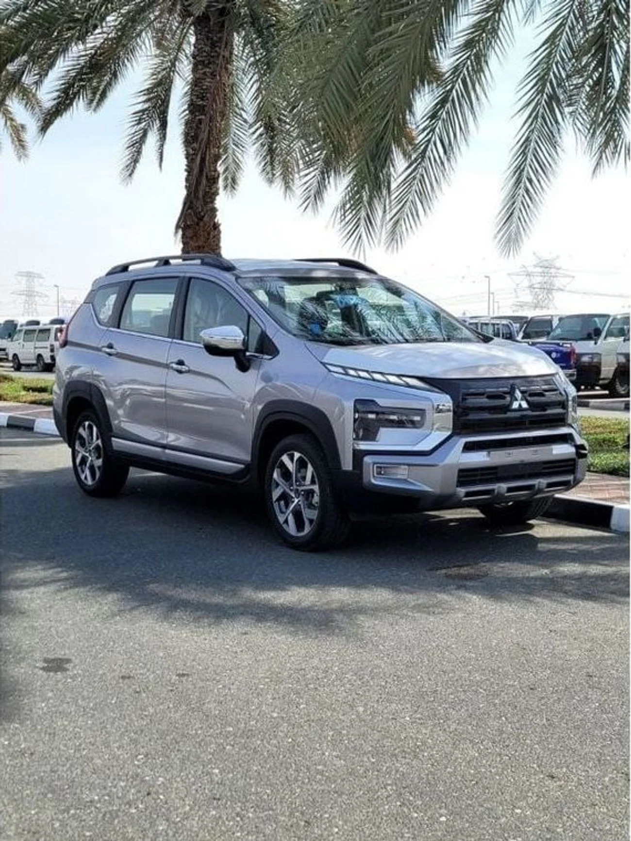 2024 Mitsubishi Xpander HIGH LINE, silber, 0 km, Import VAE — Foto 1