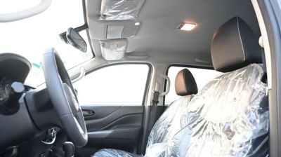 2025 Nissan Navara, grau, 0 km, Import VAE — Foto 11 z 17