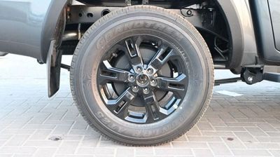 2025 Nissan Navara, grau, 0 km, Import VAE — Foto 15 z 17