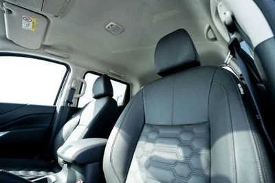 2025 Nissan Navara, weiß, 0 km, Import VAE — Foto 7 z 21
